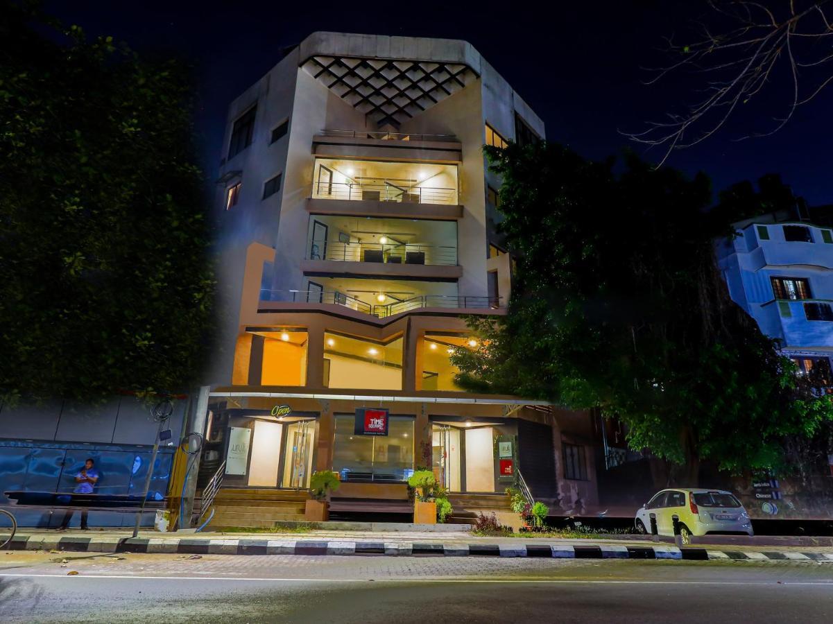 Treebo Trend Time Square Marine Drive Hotel Kochi Bagian luar foto