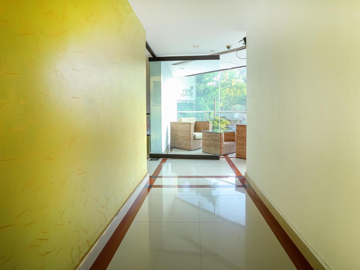 Treebo Trend Time Square Marine Drive Hotel Kochi Bagian luar foto