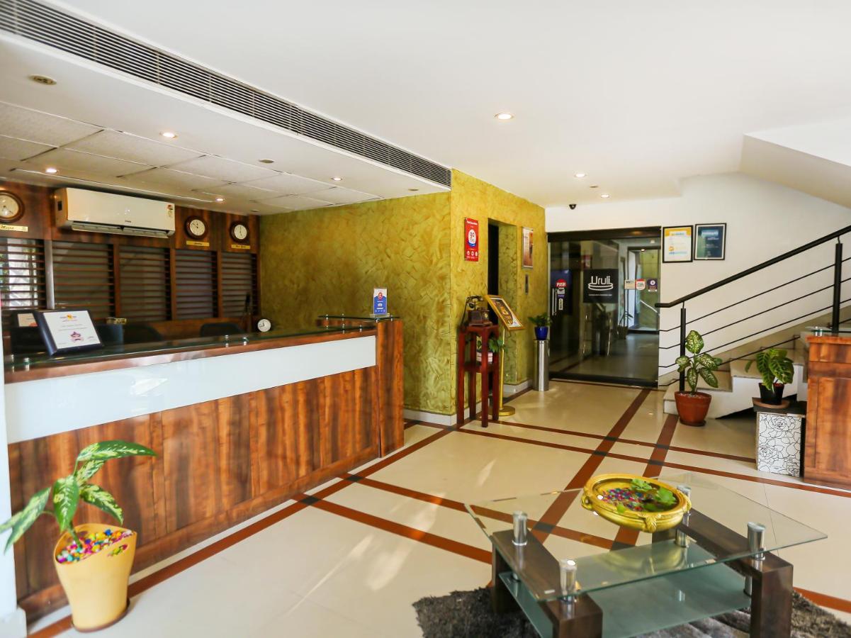 Treebo Trend Time Square Marine Drive Hotel Kochi Bagian luar foto