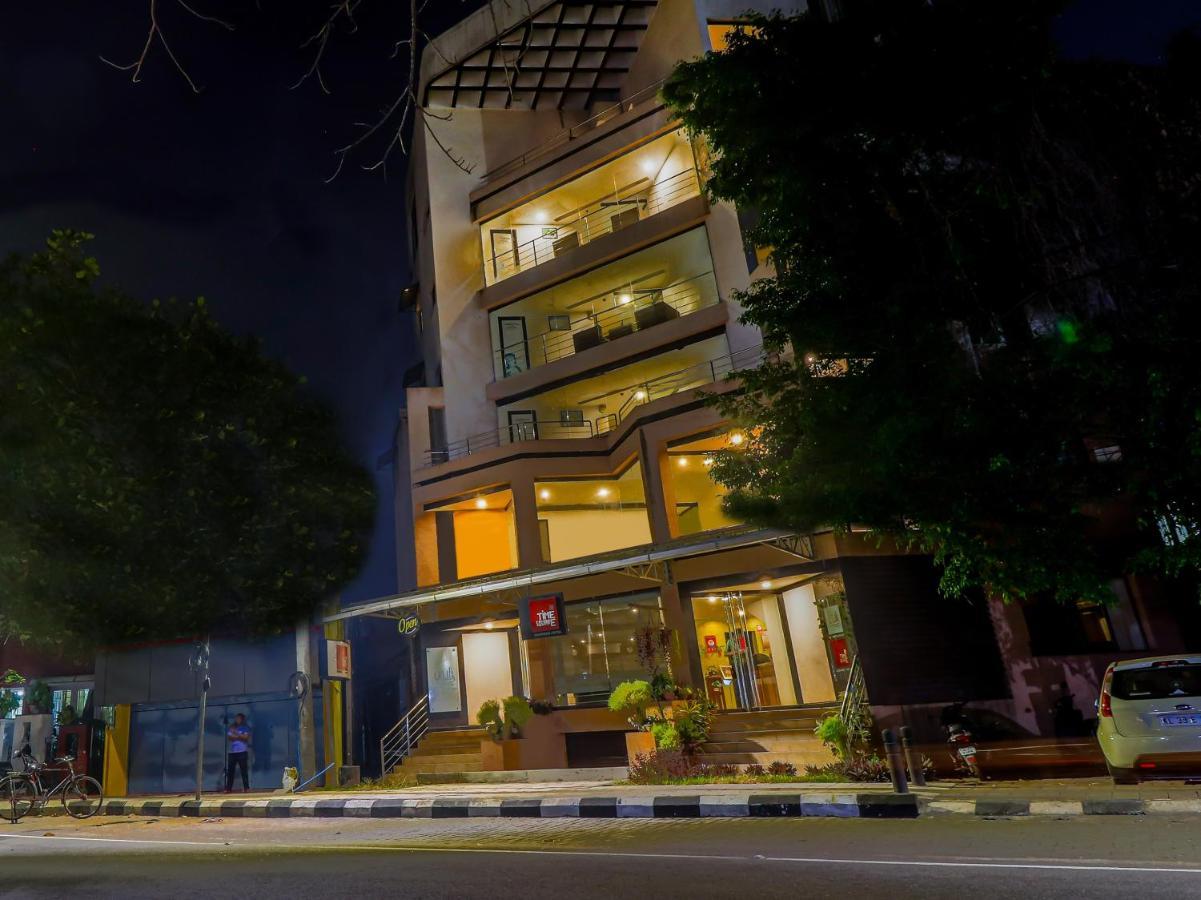 Treebo Trend Time Square Marine Drive Hotel Kochi Bagian luar foto
