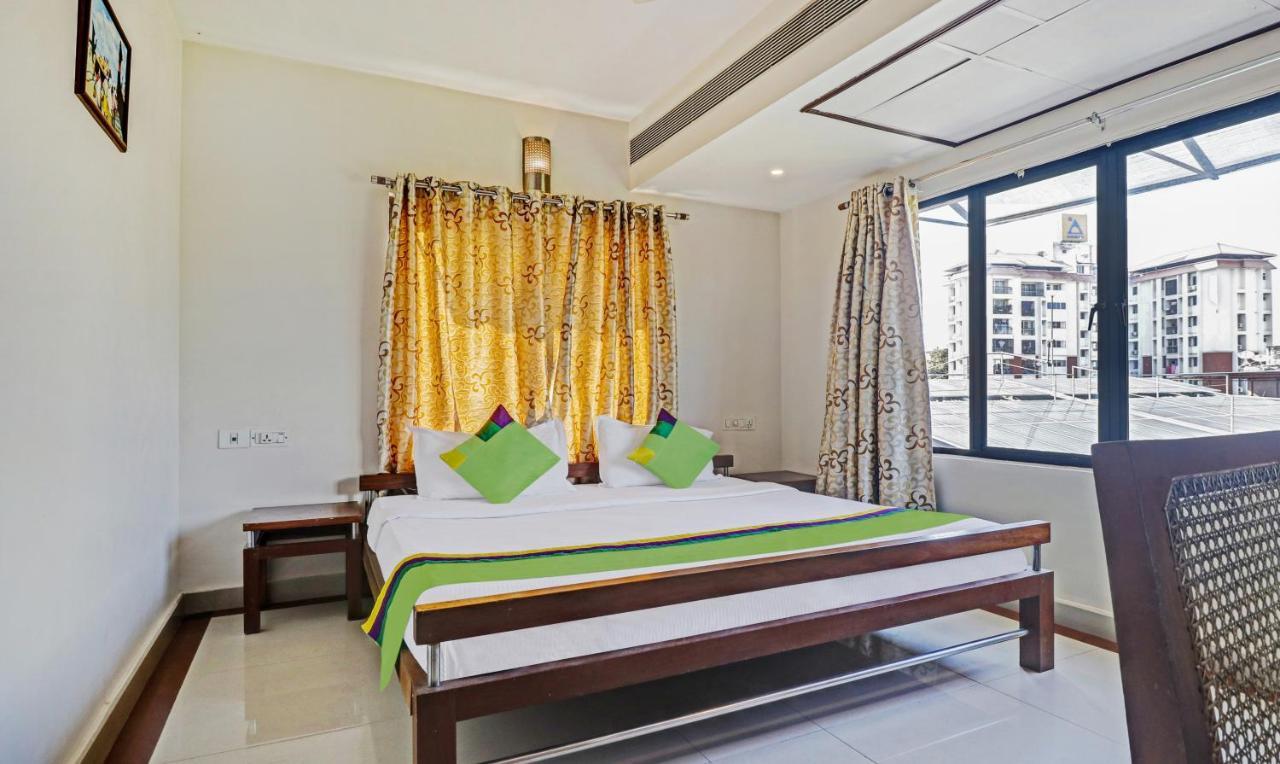 Treebo Trend Time Square Marine Drive Hotel Kochi Bagian luar foto
