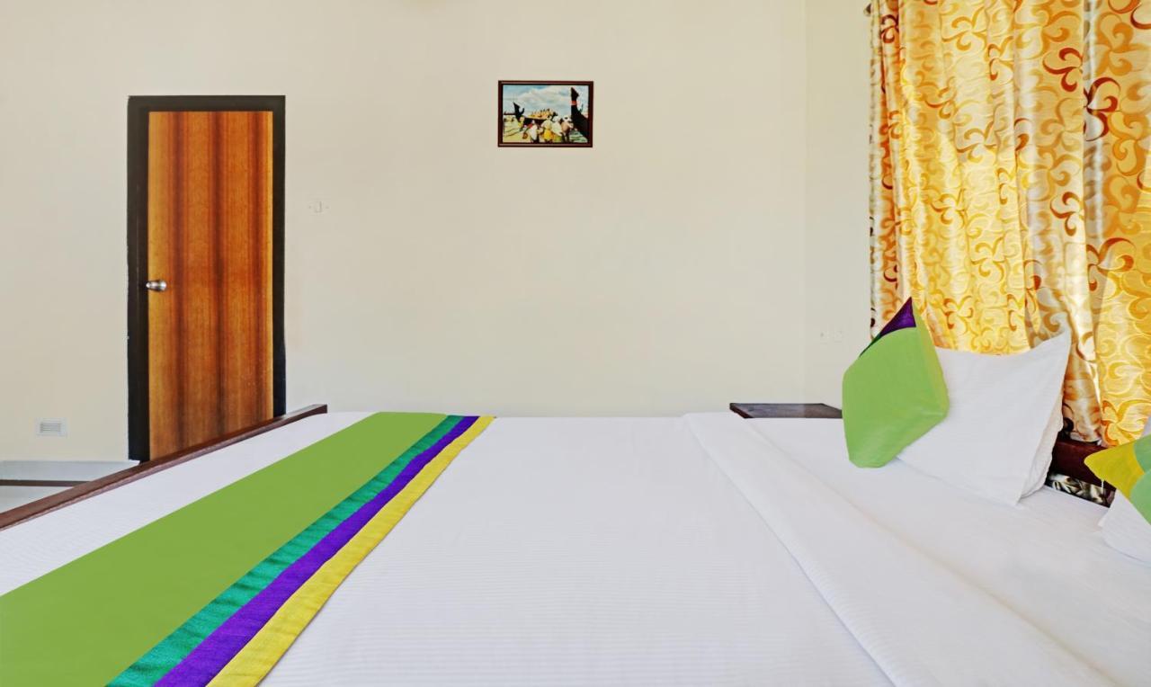 Treebo Trend Time Square Marine Drive Hotel Kochi Bagian luar foto
