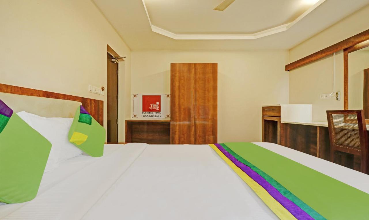 Treebo Trend Time Square Marine Drive Hotel Kochi Bagian luar foto
