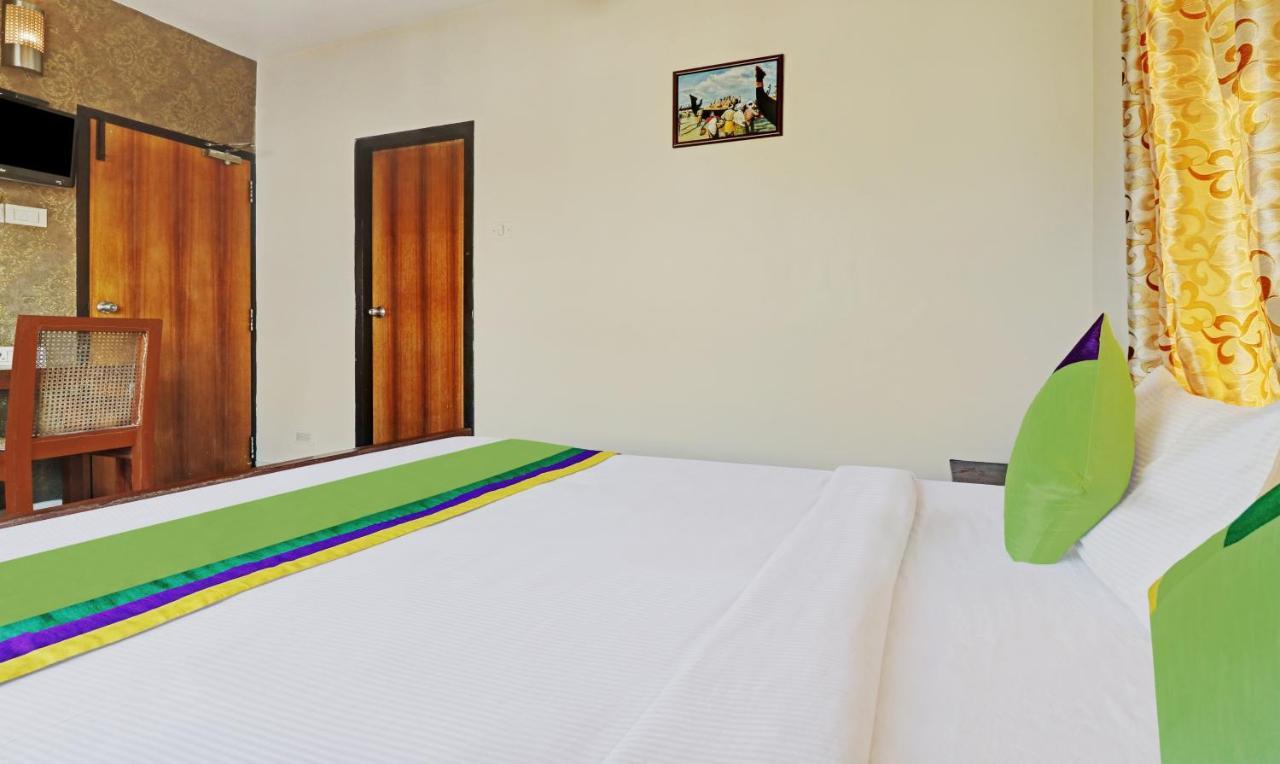 Treebo Trend Time Square Marine Drive Hotel Kochi Bagian luar foto