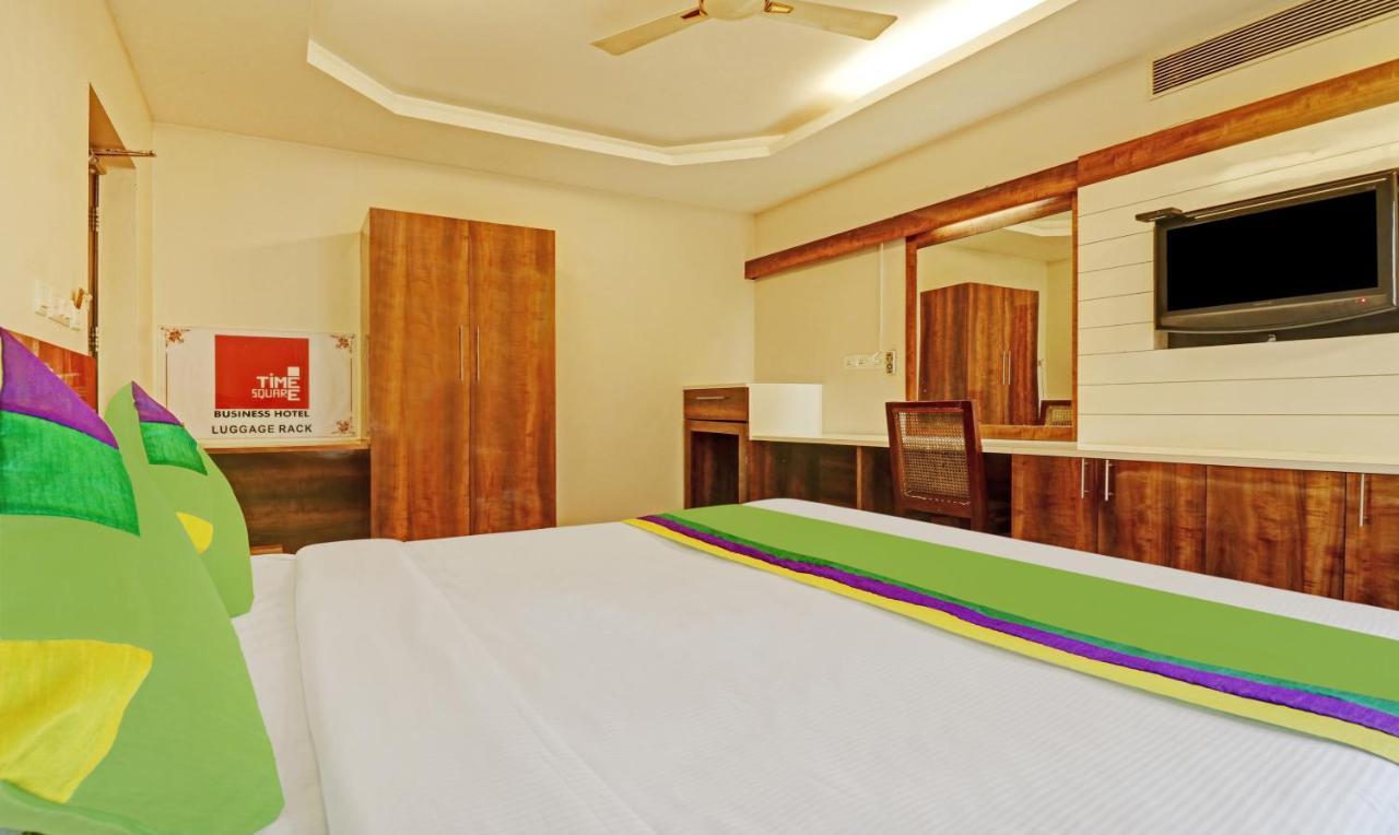 Treebo Trend Time Square Marine Drive Hotel Kochi Bagian luar foto