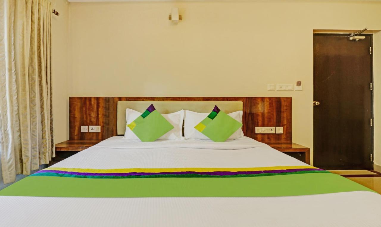 Treebo Trend Time Square Marine Drive Hotel Kochi Bagian luar foto