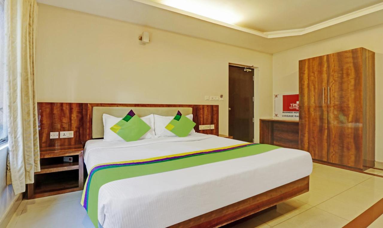 Treebo Trend Time Square Marine Drive Hotel Kochi Bagian luar foto