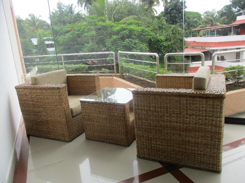 Treebo Trend Time Square Marine Drive Hotel Kochi Bagian luar foto