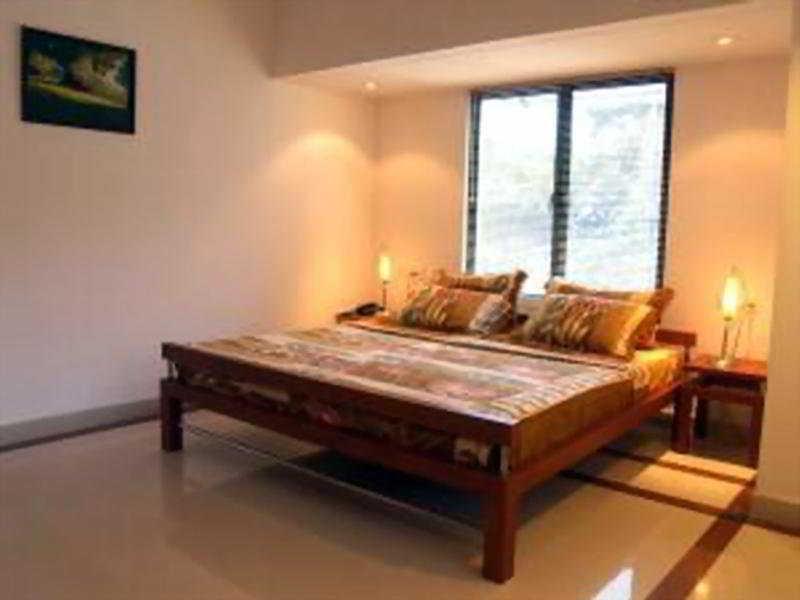 Treebo Trend Time Square Marine Drive Hotel Kochi Ruang foto