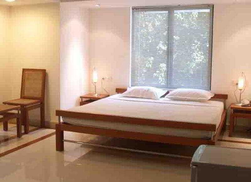 Treebo Trend Time Square Marine Drive Hotel Kochi Ruang foto