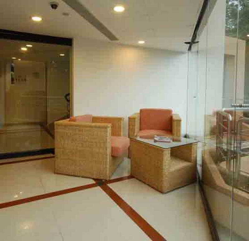 Treebo Trend Time Square Marine Drive Hotel Kochi Bagian luar foto