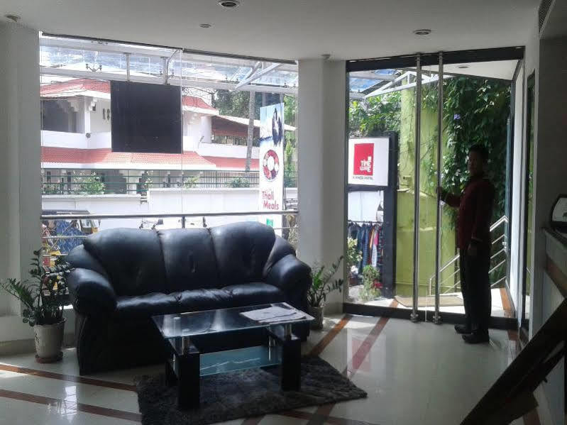 Treebo Trend Time Square Marine Drive Hotel Kochi Bagian luar foto