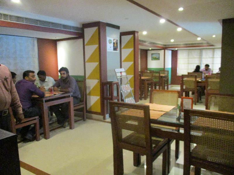 Treebo Trend Time Square Marine Drive Hotel Kochi Bagian luar foto